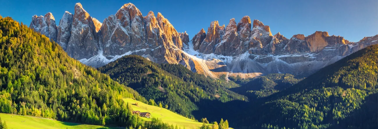 Berglandschaft mit Blick in die Dolomiten