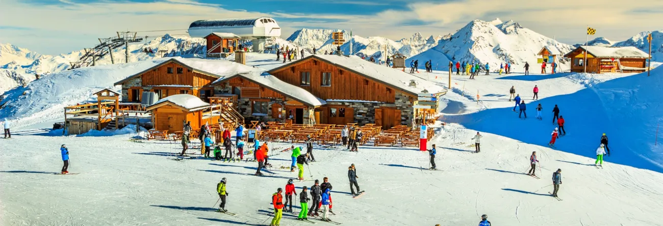 Skipisten, Skistation und Hütten in den französischen Alpen