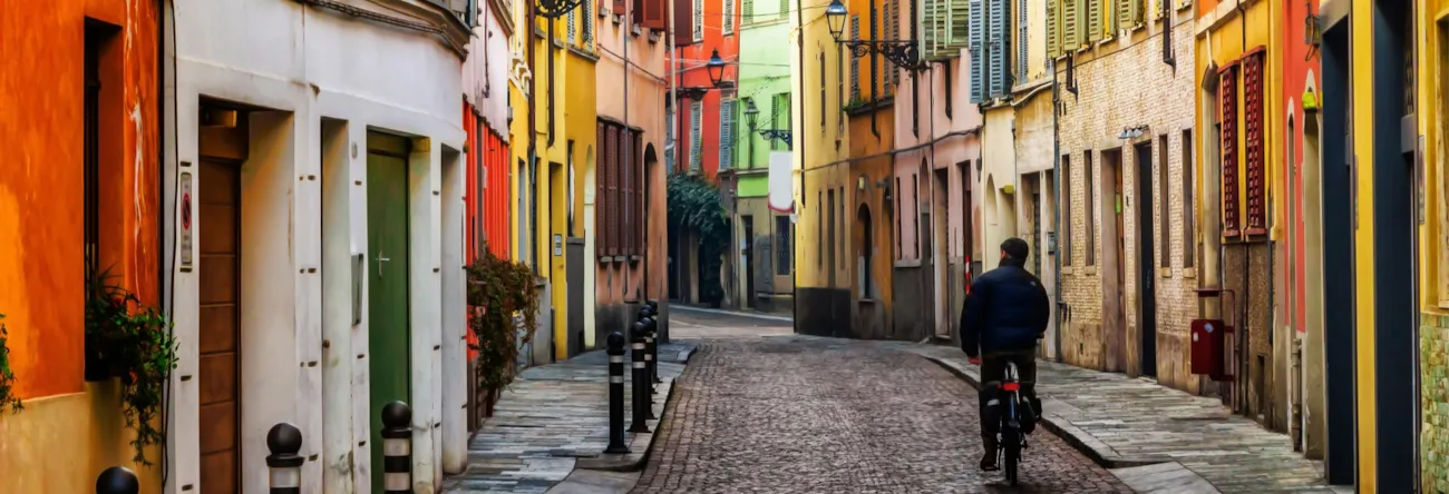 Alte malerische Straße in Parma in der Emilia-Romagna in Italien
