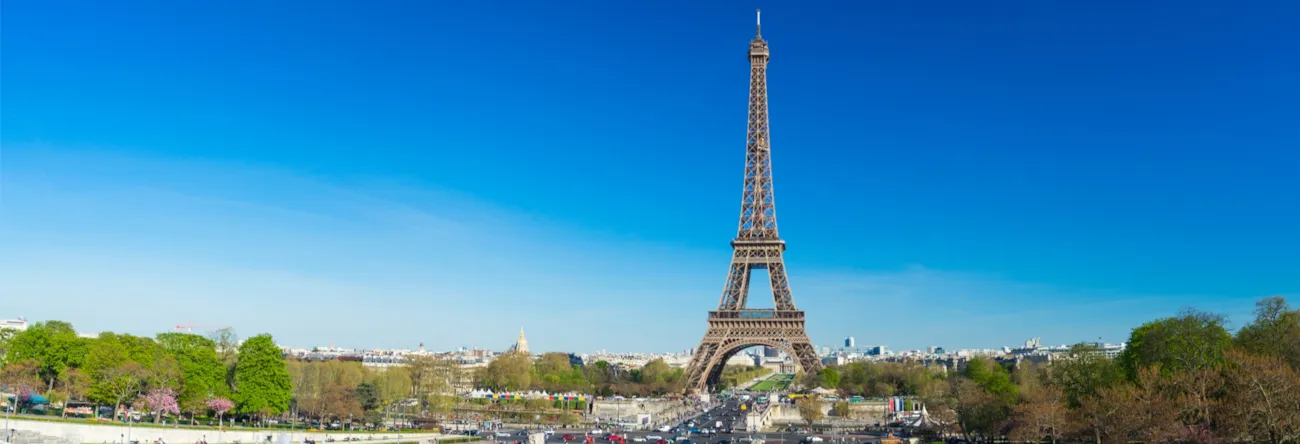 Blick auf den Eiffel Turm in Paris