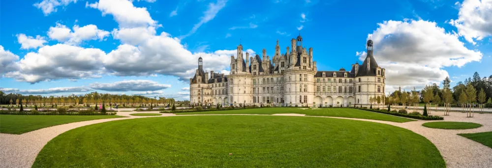 Blick auf das Chateau de Chambord, das größte Schloss im Loire-Tal, Frankreich