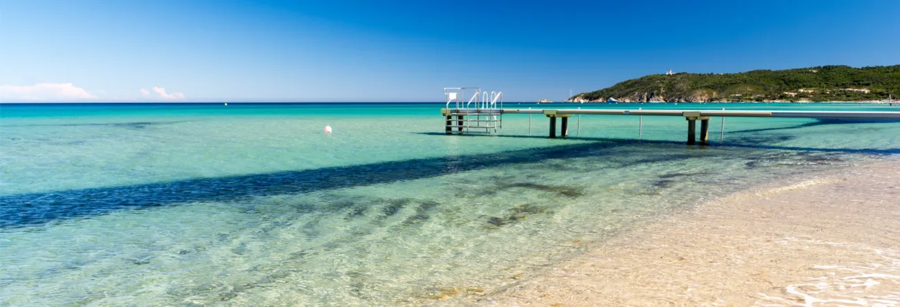 Klares Wasser am Strand von Pampelonne bei Saint-Tropez