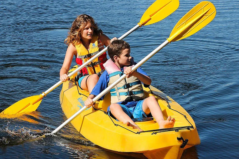 famille-enfant-kayak-camping