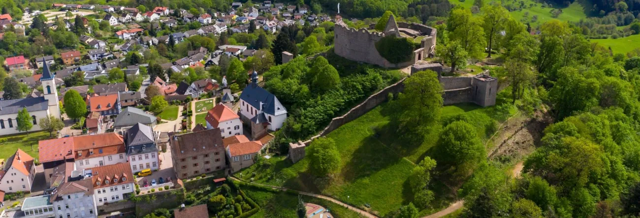 Luftaufnahme der Burg Lindenfels in Hessen