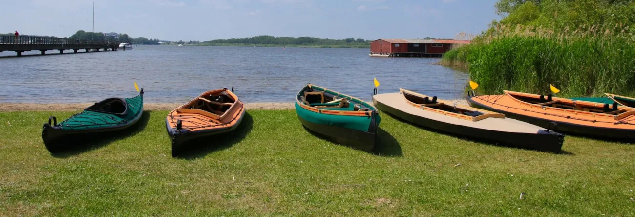 Kanus in Rechlin im Müritzer Nationalpark in Mecklenburg-Vorpommern
