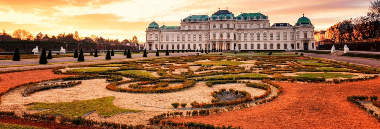 Blick auf Parkanlage und Schloss Belvedere in Wien