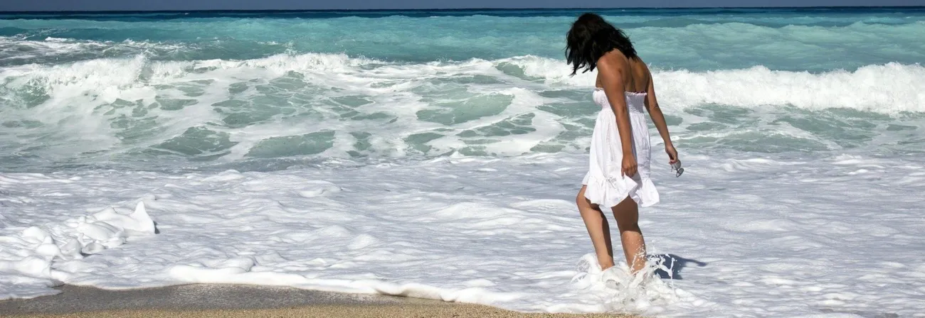 Femme sur la plage