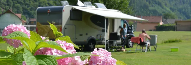 Ansicht eines Wohnmobils auf dem Campingplatz Drau Camping