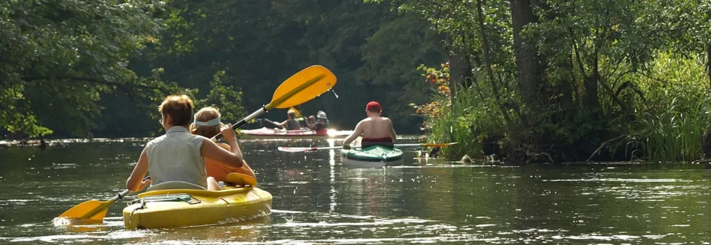 Kayakfahrer auf einem Fluss