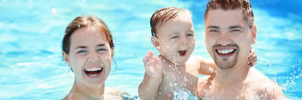 piscina famiglia varigotti camping