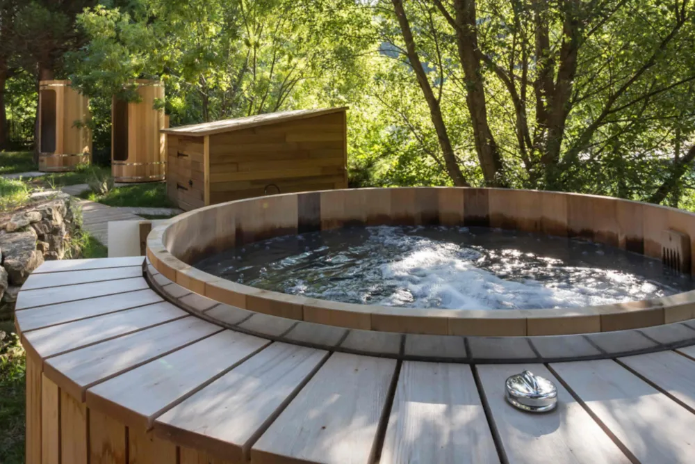 Whirlpool aus Holz