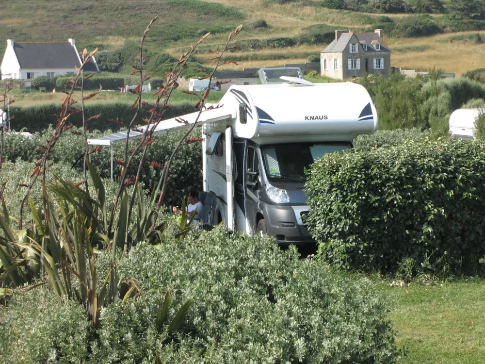 Stellplatz mit Wohnmobil