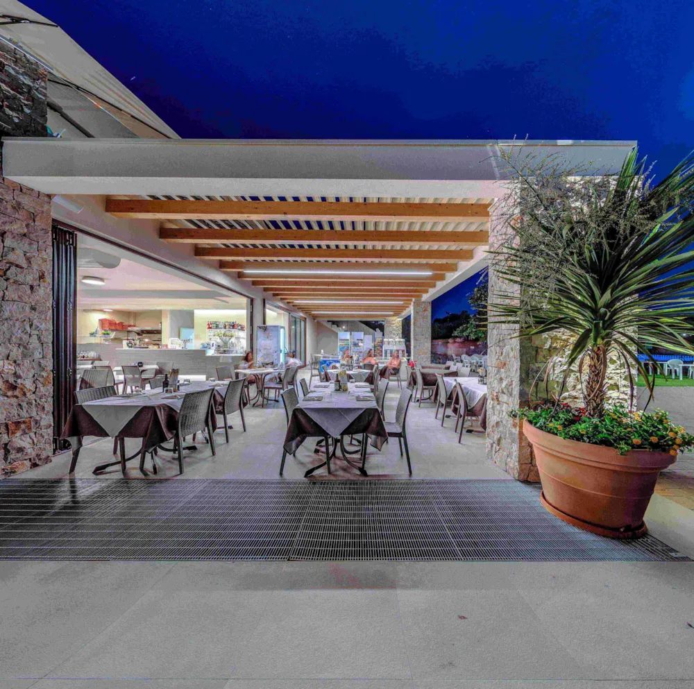 Restaurantterrasse auf dem Campingplatz