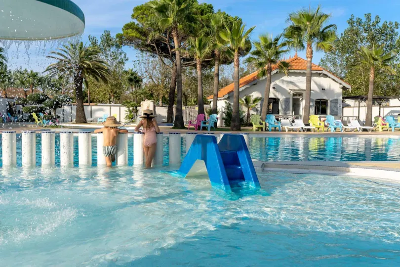 Piscine camping Charlemagne