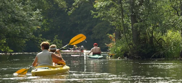 Kayakfahrer auf einem Fluss