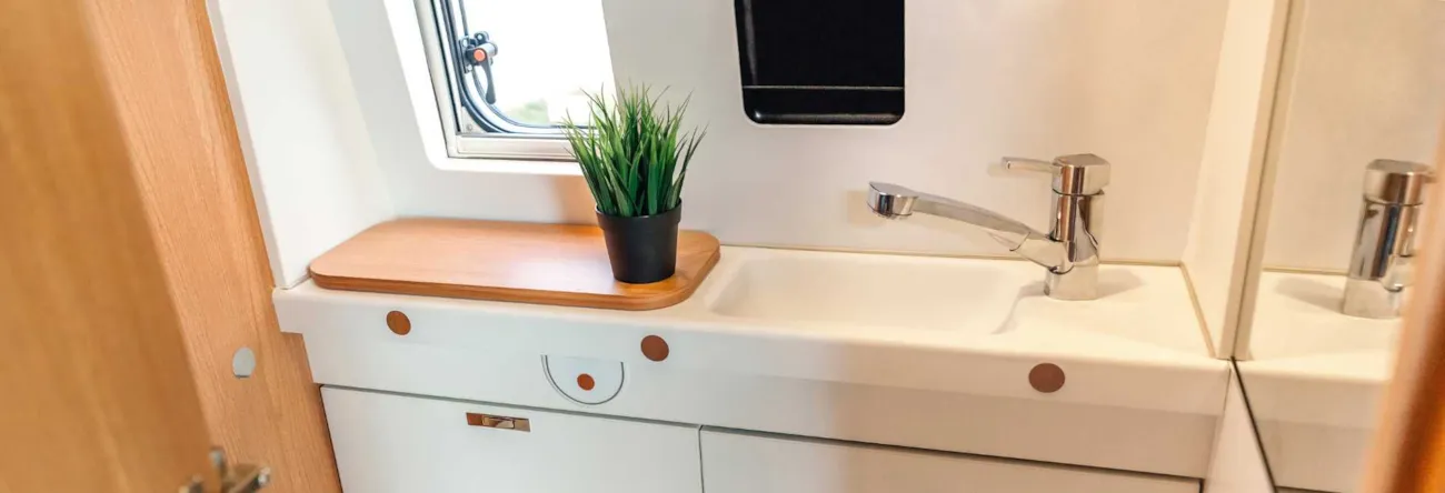 Blick in ein Camping-Privatsanitär