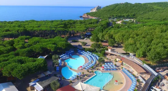 Camping Toscane avec parc aquatique - CampingDirect - Image n°1