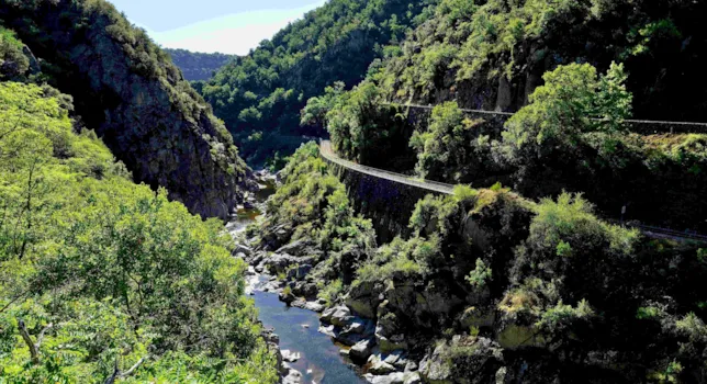 Camping Vallée du Doux - CampingDirect - Image n°2