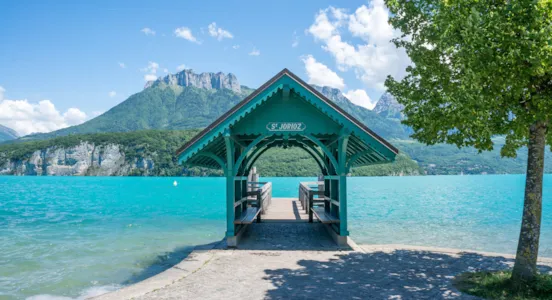 Camping aan het meer van Annecy - CampingDirect - Afbeelding n°1