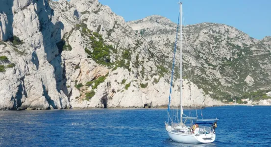 Camping 5 étoiles bord de mer Méditerranée - CampingDirect - Image n°1