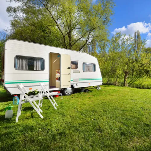 Camping mit großen Stellplätzen - CampingDirect