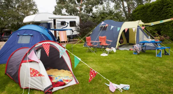 Campings met grote staanplaatsen - CampingDirect - Afbeelding n°1