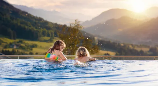 Camping piscine chauffée - CampingDirect - Image n°1