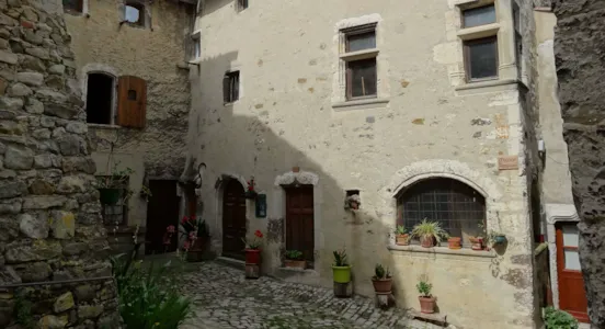 Camping Dieulefit - CampingDirect - Image n°1