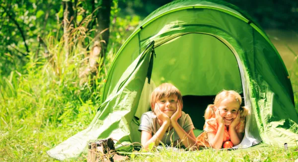 Come occupare i bambini durante una vacanza in campeggio