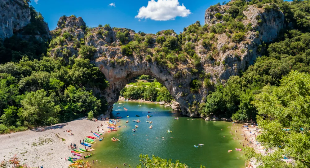 Ponts 2025 : Un calendrier qui donne envie de prendre l'air ! - CampingDirect - Image n°2