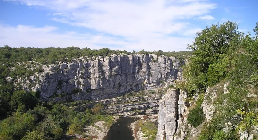 Explorez les Gorges de l'Ardèche à pied - CampingDirect - Image n°1