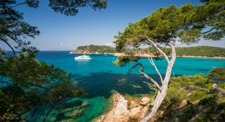 Les campings du Var avec piscine et accès aux plages - CampingDirect