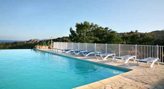 Campings avec piscine pour un été rafraîchissant - CampingDirect
