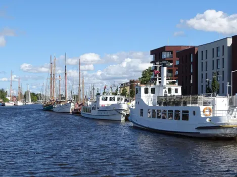 Blick auf Boote im Hafen von Stralsund