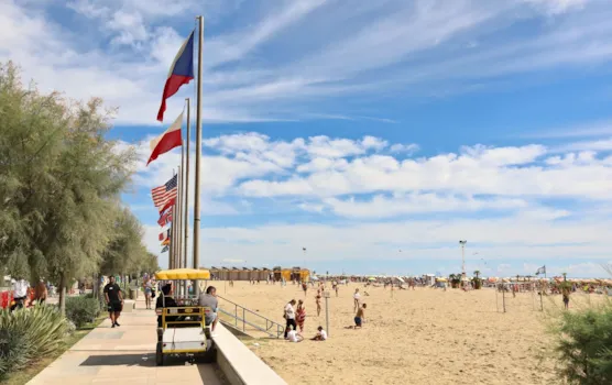 Strandpromenade von Bibione in Italien