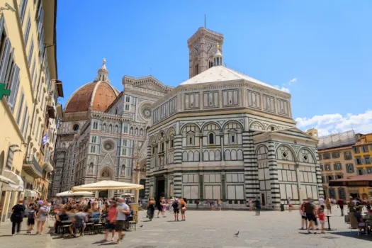 Außenansicht des Doms Santa Maria del Fiore in Florenz, Italien