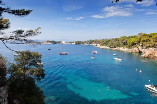 Die Bucht der Milliardäre bei Cap d'Antibes, Französische Riviera, Alpes-Maritimes, Südfrankreich