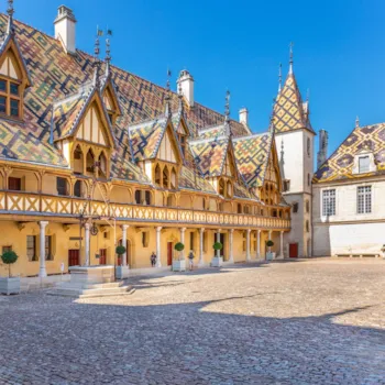 Blick auf das Hôtel Dieu oder das Hospiz von Beaune in Burgund