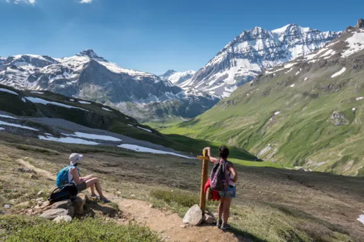 Wanderer unterwegs im Nationalpark Vanoise in Frankreich