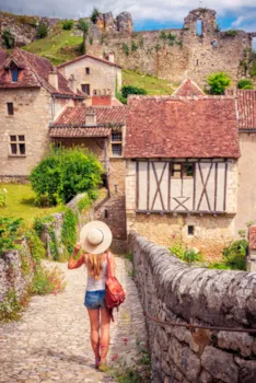 Reisende in Frankreich – Saint-Cirq-Lapopie, Lot, Okzitanien – Eines der schönsten Dörfer Frankreichs