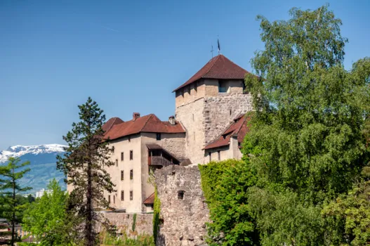 Blick auf das Schloss Schattenburg in Feldkirch, Vorarlberg, Österreich 