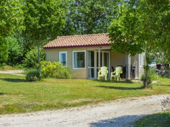 Mietunterkunft - Chalet Komfort - 2 Schlafzimmer - Talblick - Camping Domaine de la Faurie 