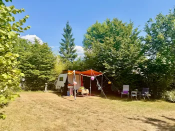 Stellplatz - Campingplatz Komfort - Strom - Camping Domaine de la Faurie 