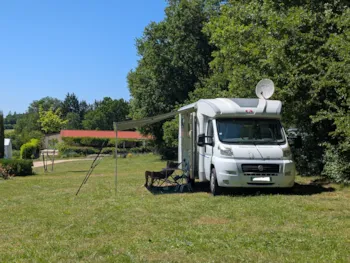 Emplacement - Forfait Emplacement + Électricité - Domaine Naturiste Le Clos Barrat