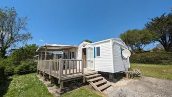 Mietunterkunft - Mobilheim Super Titania 3 Zimmer + Überdachte Terrasse Seeblick - Camping de l'Aber