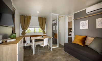 Amber Sea Luxury Village - Pool Holiday Home — 2