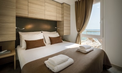 Amber Sea Luxury Village - Pool Holiday Home — 3