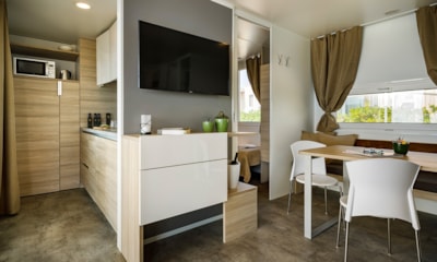 Amber Sea Luxury Village - Pool Holiday Home — 4