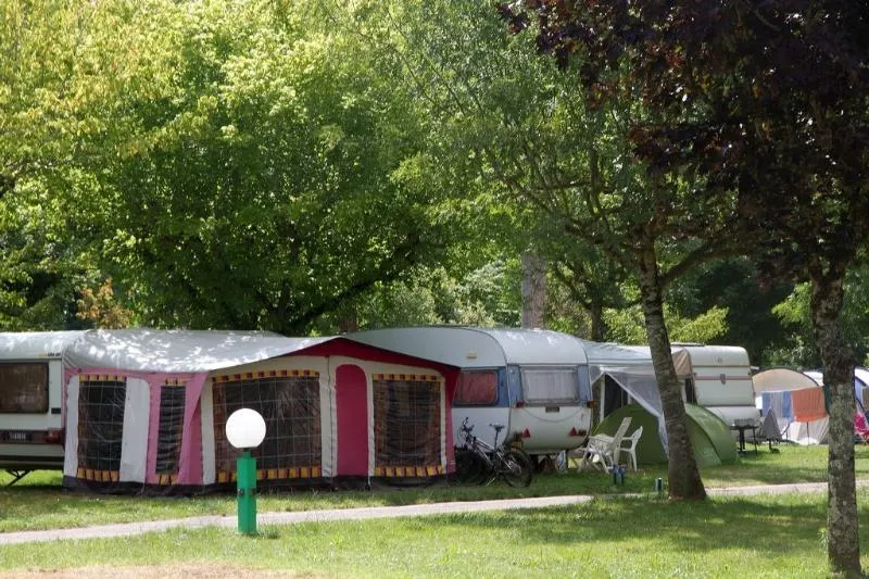 Forfait Confort (1 Tente Ou Caravane Ou Camping-Car / 1 Voiture / Électricité 10A)