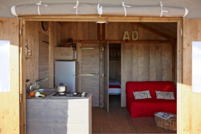 Cabane Lodge Standard 38m² 2 bedrooms sheltered terrace 12m² + TV